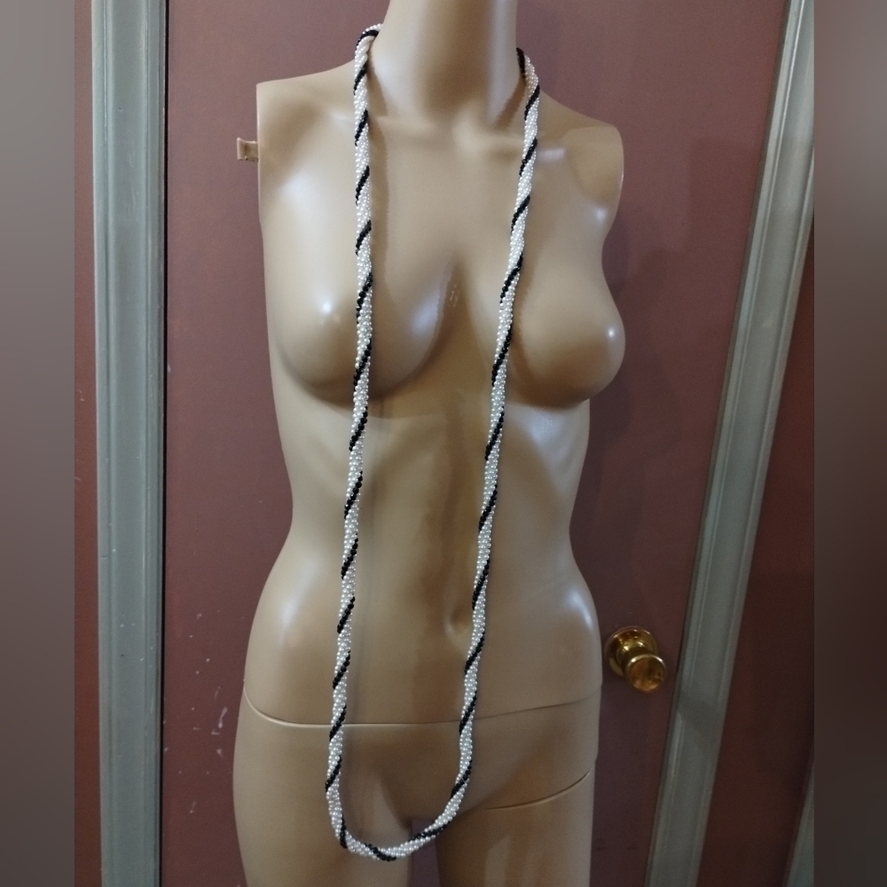 Long beaded black and white necklace faux pearl - Picture 4 of 4